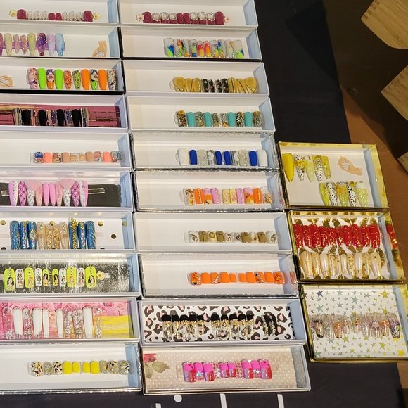 Handmade Wholesale Press On Nails - Picture 3 of 3